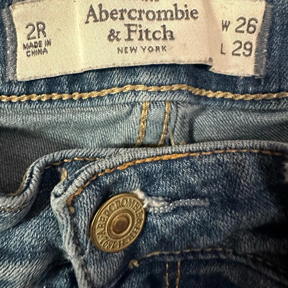 Abercrombie & Fitch Light Wash Women’s Mod Rise Skinny Jeans Size 2 W26 L29 - Picture 4 of 5